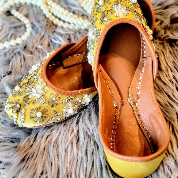 NWT Handmade embroidery rhinestones khussa/ Pakistani khussa/ Punjabi jutti - Picture 5 of 6